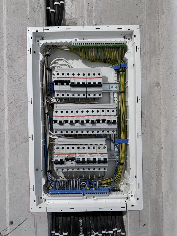 ЖК Leningradka 58 — собранный щит на автоматике ABB, квартира 78 м²